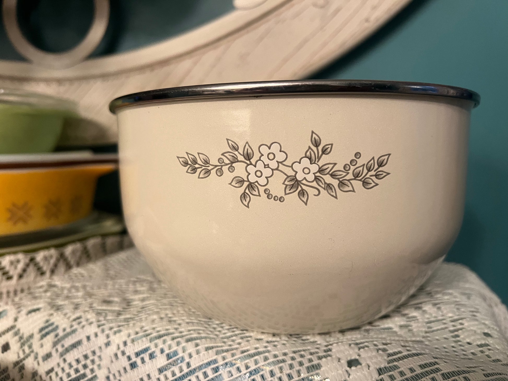 Collectible large and medium Pfaltzgraff Heirloom bowls for display