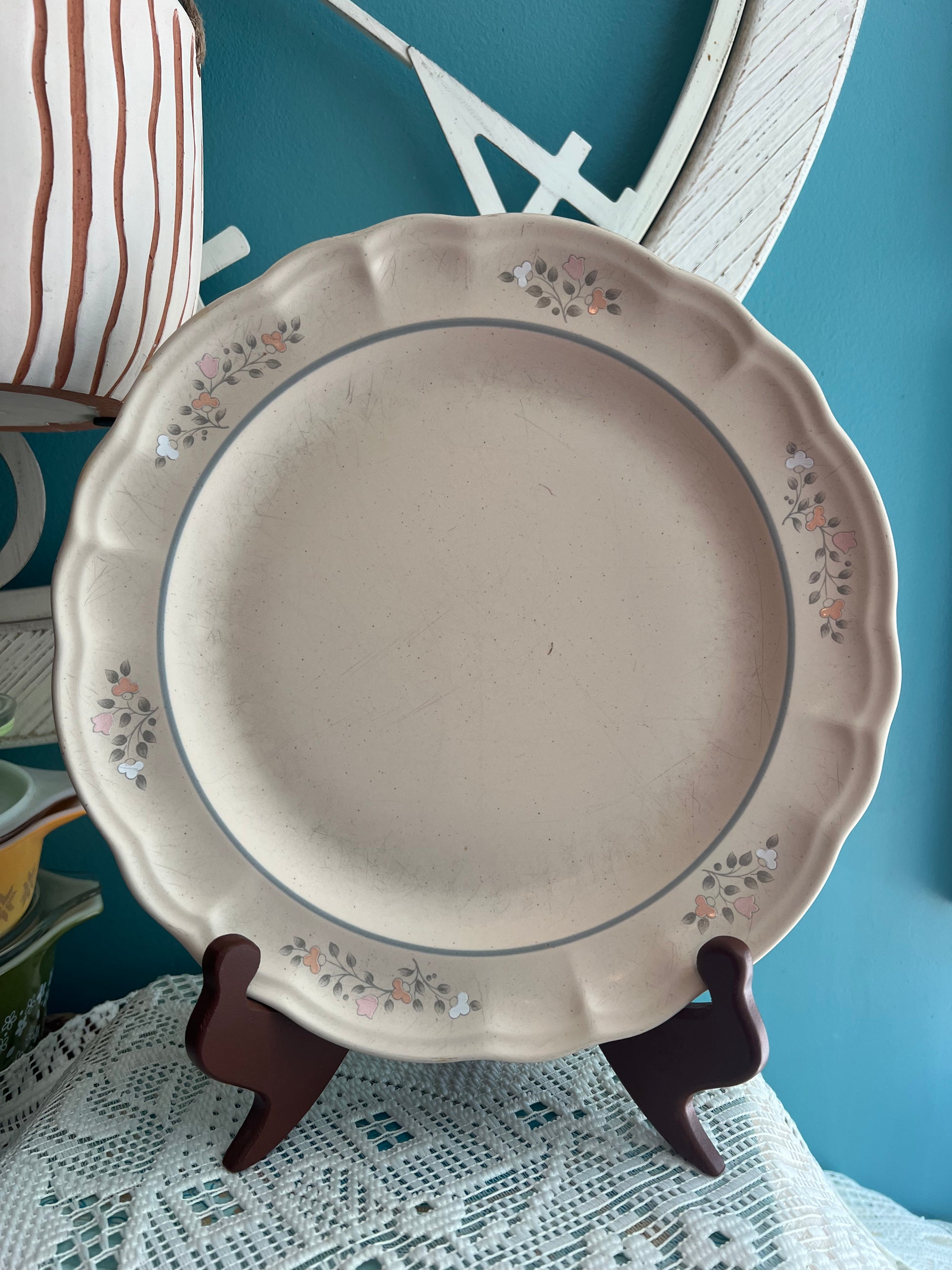 Vintage Pfaltzgraff Remembrance 10-inch dinner plates set of 2
