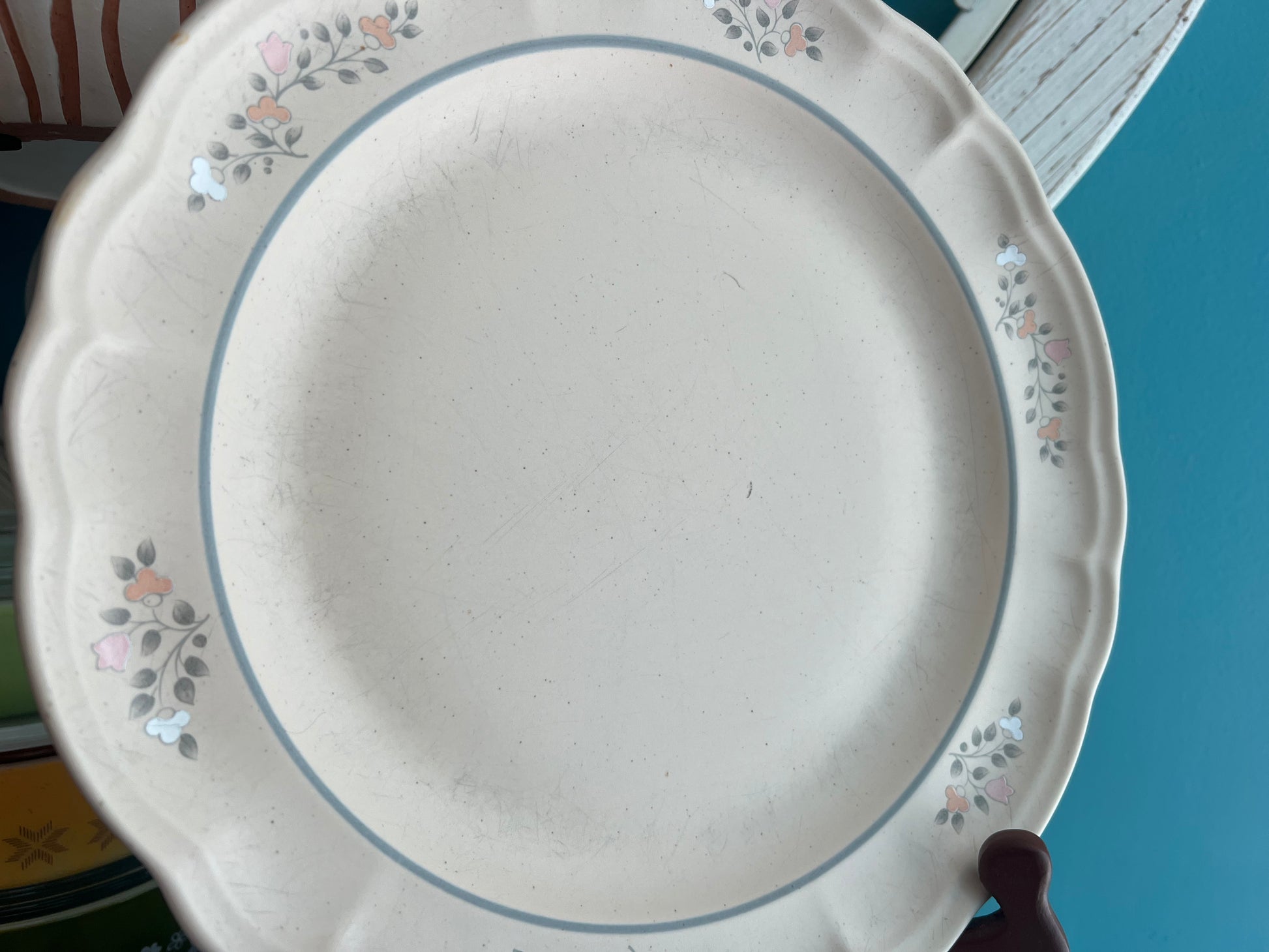 Large round Pfaltzgraff Remembrance dinner plates vintage set
