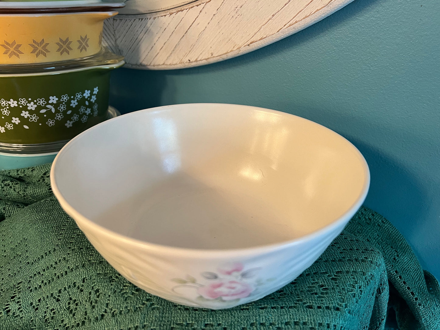 Classic Pfaltzgraff stoneware Tea Rose serving bowl for collectors
