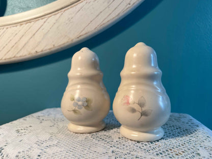 Vintage Pfaltzgraff Tea Rose Salt & Pepper Shakers | Stoneware Collectible