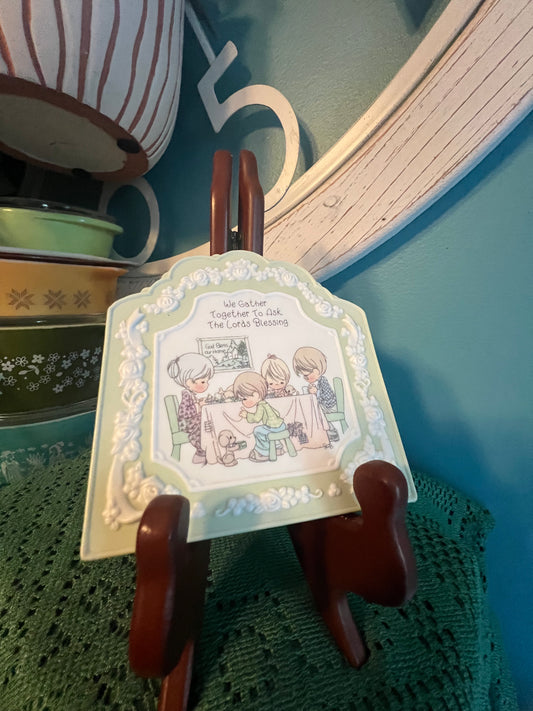 Precious Moments 1994 porcelain wall plaque featuring family praying together