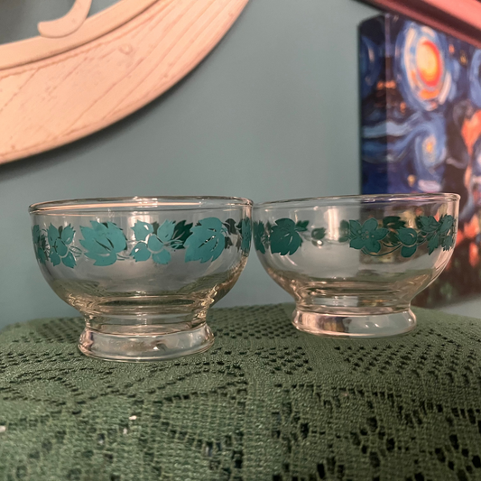 Vintage Pyrex bowls