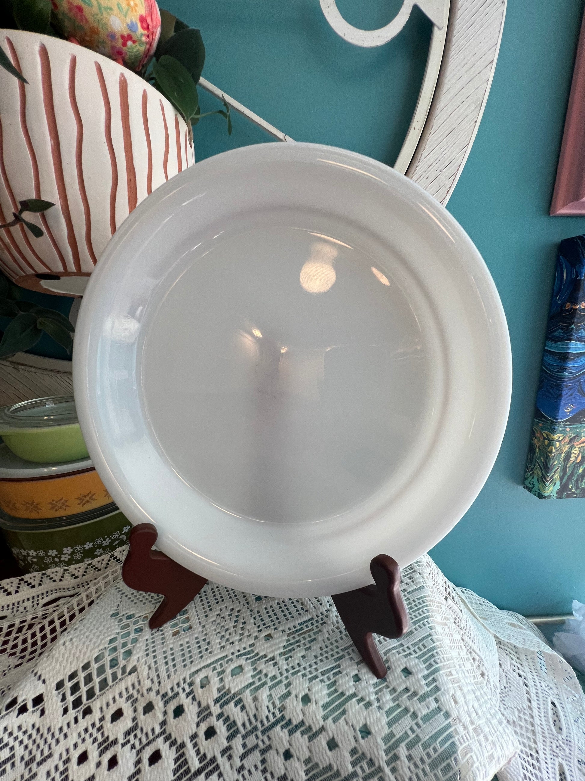 Collectible 10.25” Pyrex pie plate white milk glass
