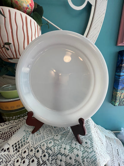 Collectible 10.25” Pyrex pie plate white milk glass
