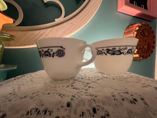 Vintage 1970s Pyrex Old Town Blue Flower milk glass coffee mug
