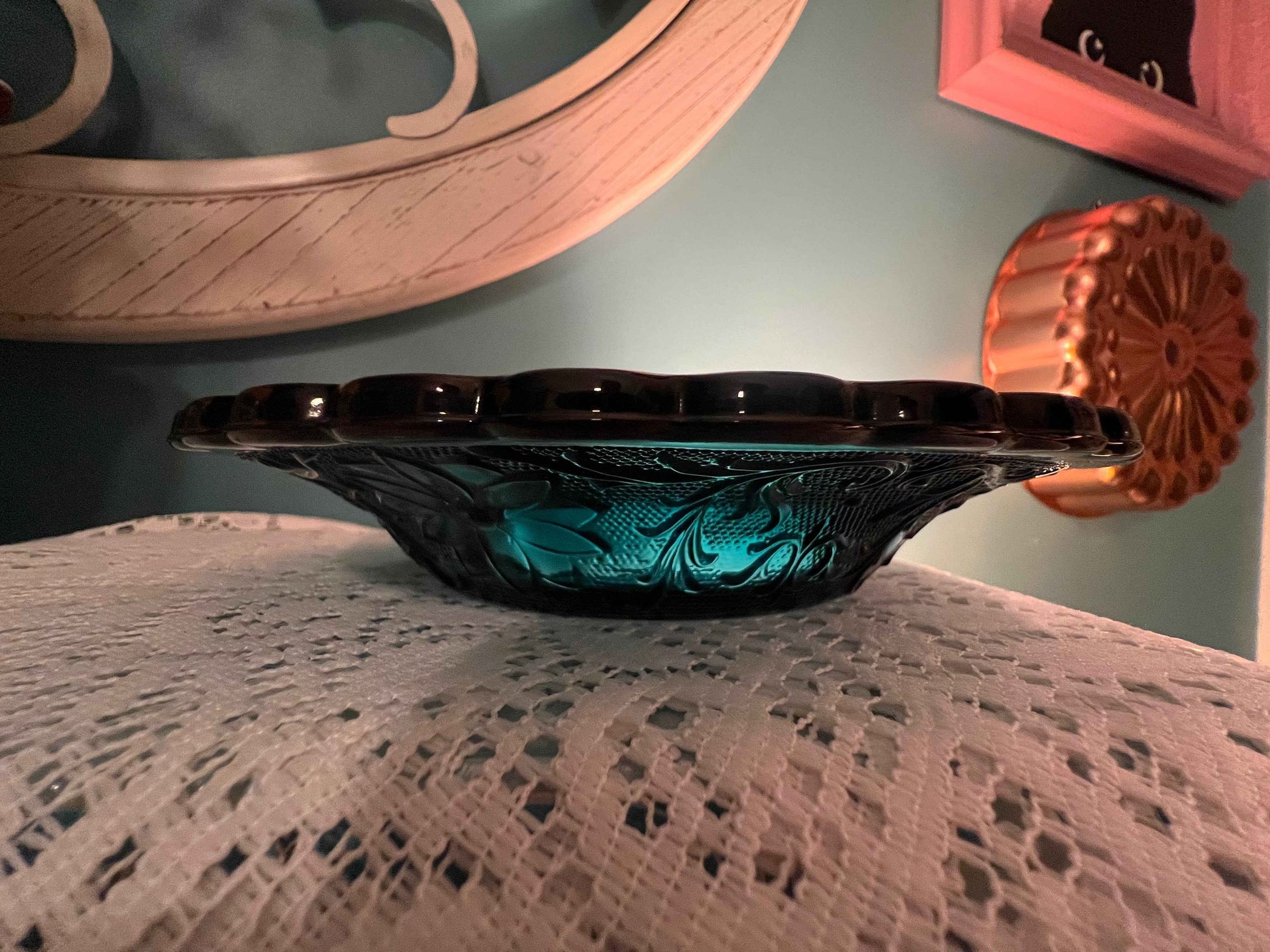 Vintage 1976 Tiara Exclusives Colonial Blue “Bicentennial Blue” Sandwich Glass Ashtray- RARE – Indiana Glass