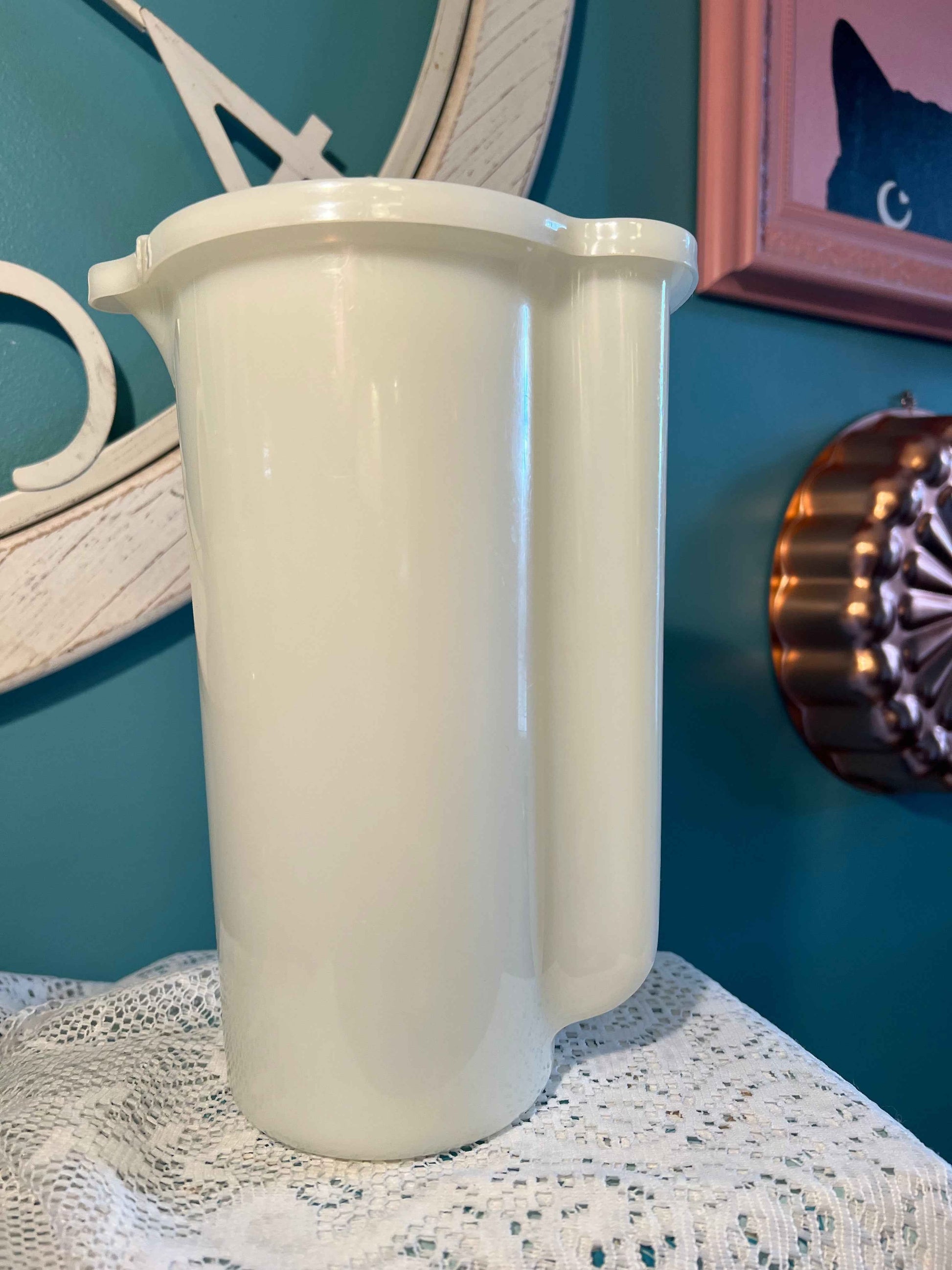 Vintage Tupperware 2 Quart Pitcher | #129 with Flip-Top Lid #447 | Retro Kitchenware