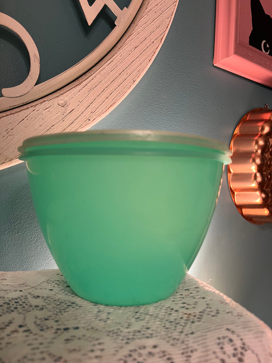 Vintage Tupperware Jadeite Green Crisp-It large bowl with Clear White lid mid-century collectible
