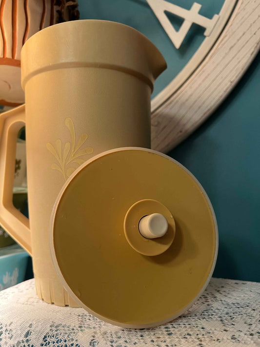 Vintage Tupperware Pitcher 800-2 Almond | 2 Quart Retro Kitchenware