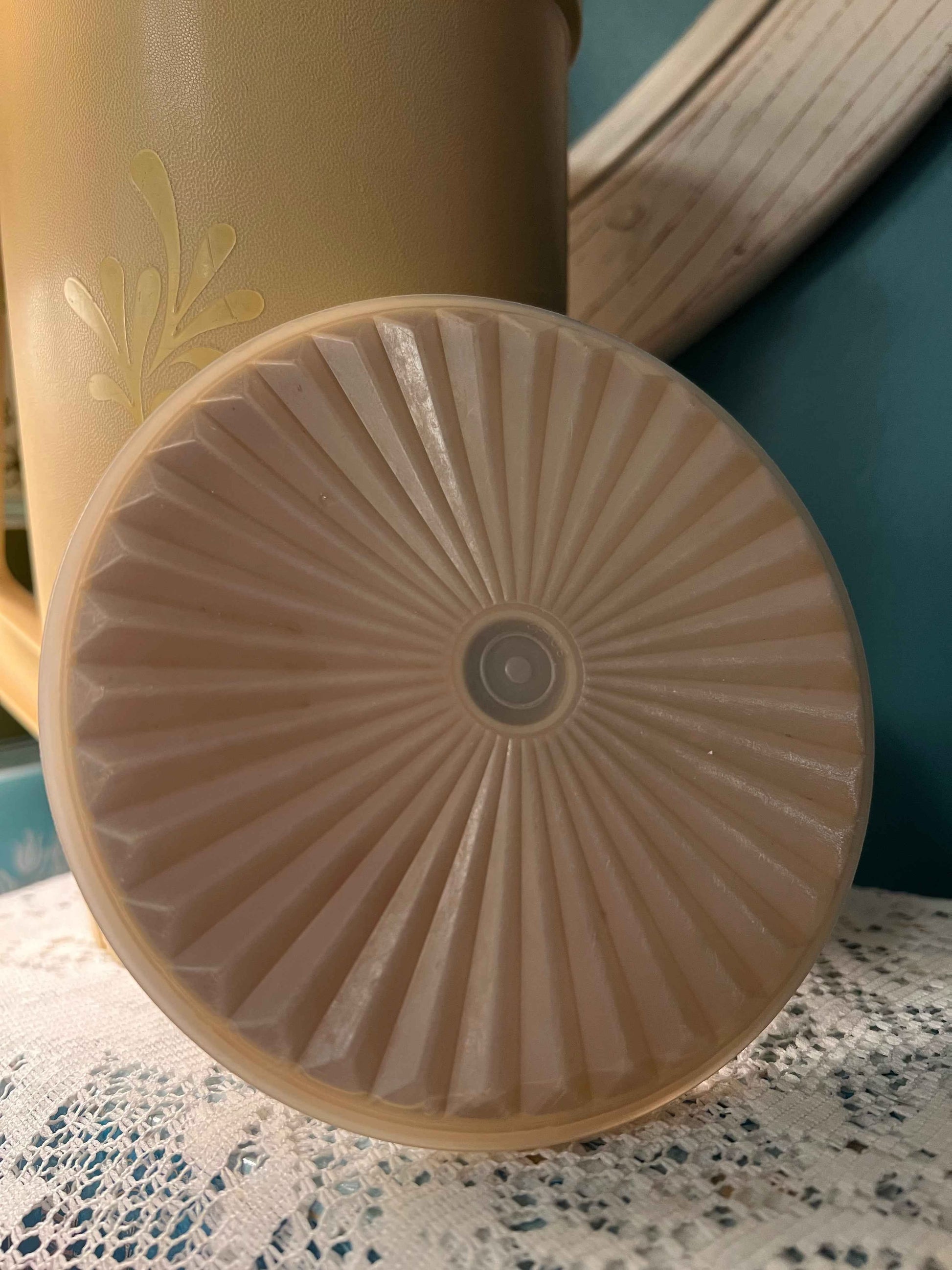 Vintage Tupperware Pitcher 800-2 Almond | 2 Quart Retro Kitchenware